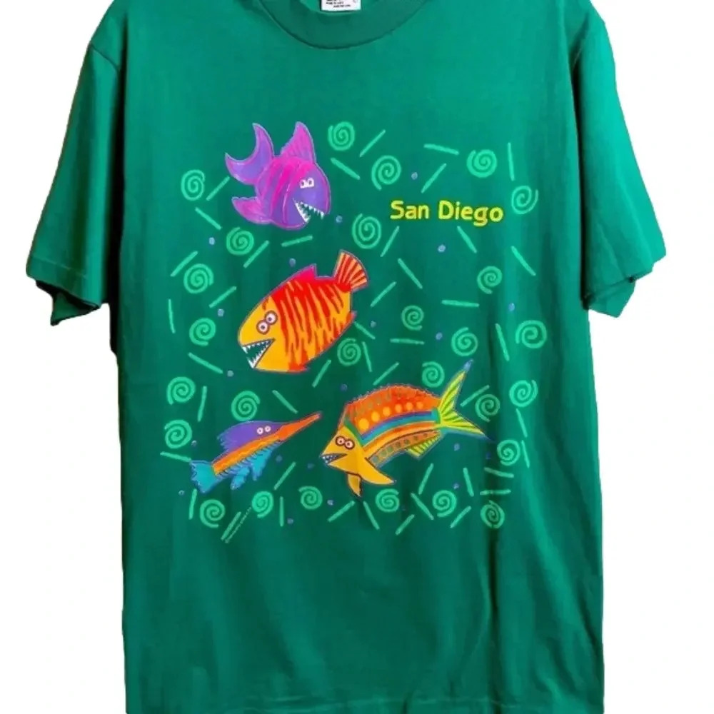 VINTAGE 90’s T-shirt. San‎ Diego print on front with fun, vibrant colorful fish.